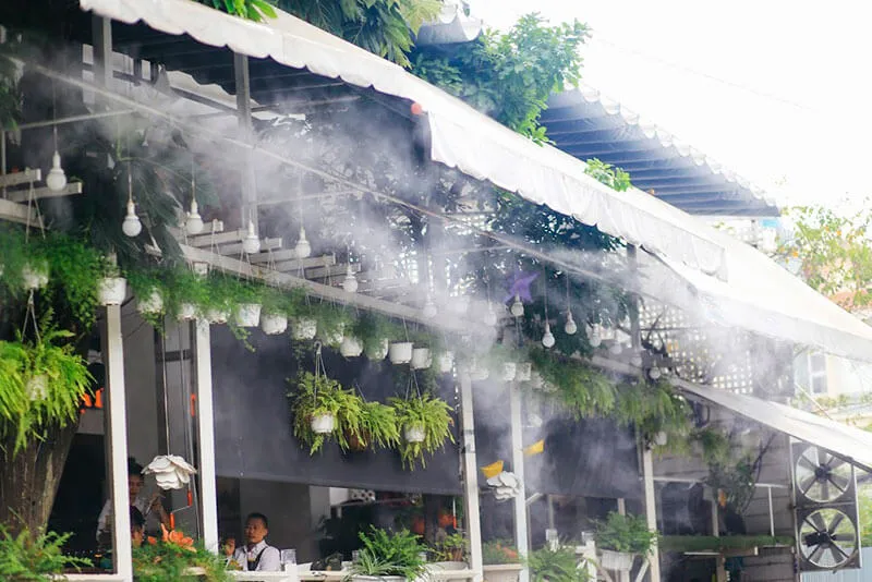 lắp đặt hệ thống máy phun sương quán cafe làm mát tăng doanh thu