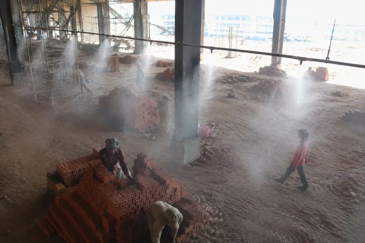 Phun Sương Chống Bụi Công Trình: Đạt Chuẩn Môi Trường Từ A–Z 3 Hiểu Lầm Phổ Biến Khi Dùng Phun Sương Dập Bụi Tại Công Trường