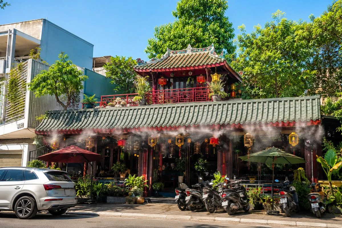 Phun sương làm mát hoạt động thế nào? Nguyên lý bay hơi ngoài trời 1 Nhà phố lắp được không Điều kiện và vị trí phù hợp