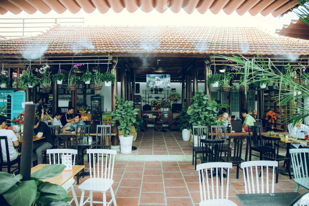 Lắp Phun Sương Không Ướt Bàn Ghế Khi Có Gió: Kỹ Thuật Chuẩn 1 phun-suong-featured