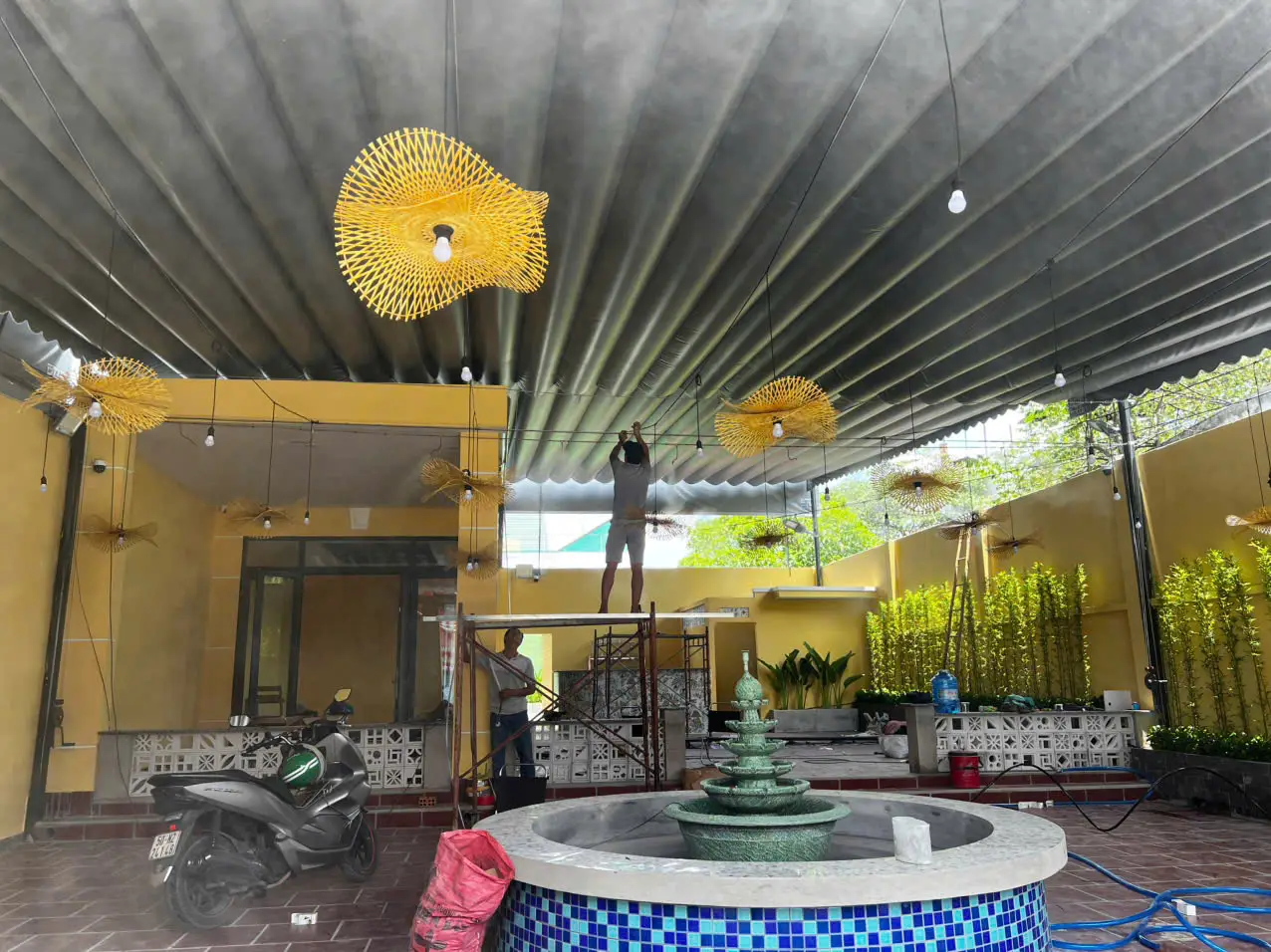 Tại Sao Phun Sương Cao Áp Làm Mát Mà Không Làm Ướt Sàn? 1 phun-suong-ong-dong